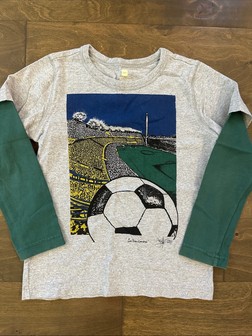 Tea Collection Soccer Tee, size M (6-7).
